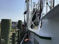 Trallers pārdod