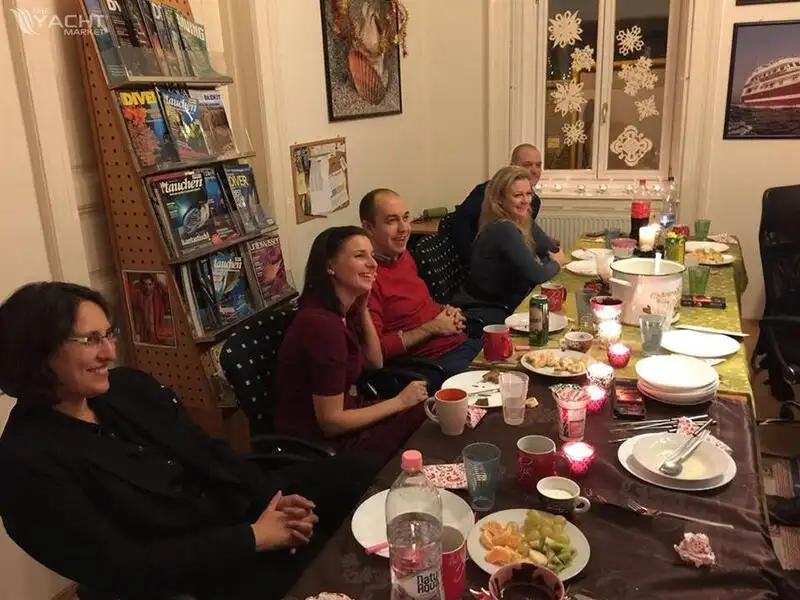 Niršanas atbalsta kuģis pārdod