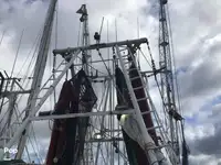 Trallers pārdod
