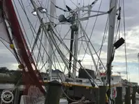 Trallers pārdod
