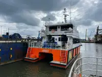 Konteinerkuģis pārdod