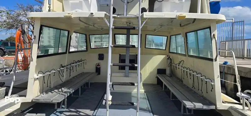 Niršanas atbalsta kuģis pārdod