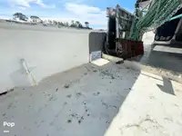 Trallers pārdod