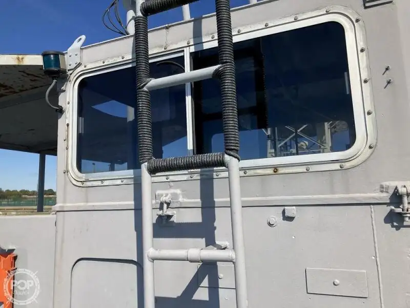 Desanta kuģis, tankkuģis pārdod