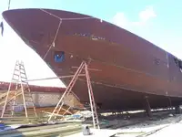 Niršanas atbalsta kuģis pārdod