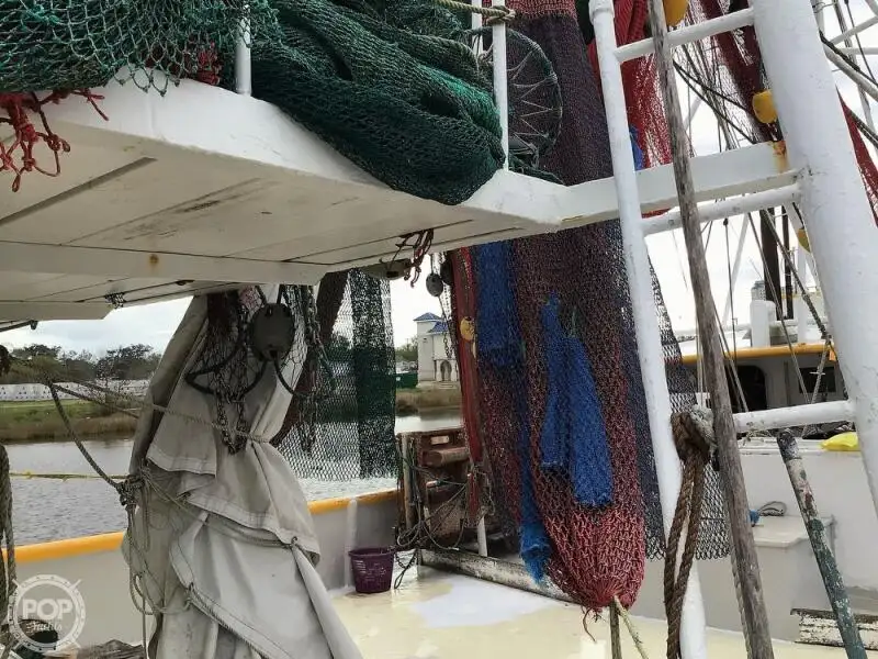 Trallers pārdod