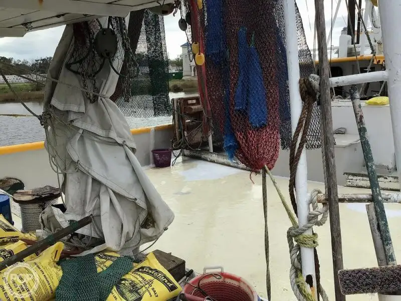 Trallers pārdod