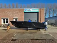 Konteinerkuģis pārdod