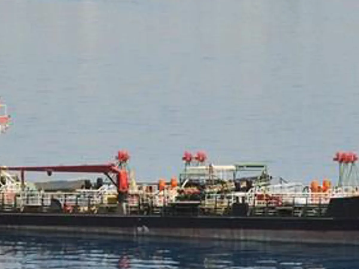 Naftas / Ķīmisko vielu tankkuģis pārdod