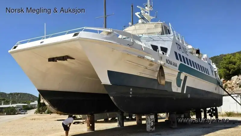Katamarāns pārdod