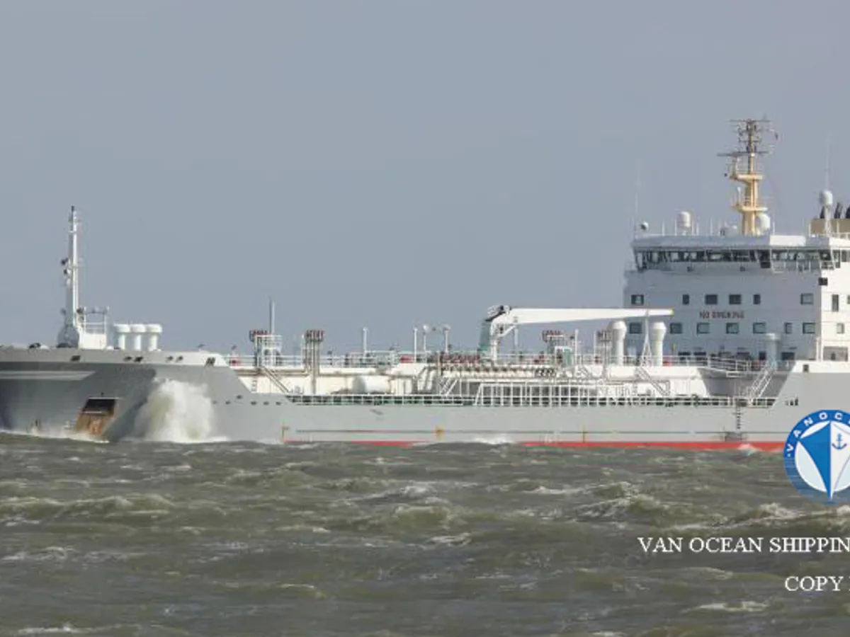 Naftas / Ķīmisko vielu tankkuģis pārdod