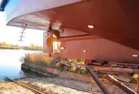 Darba laivas pārdod