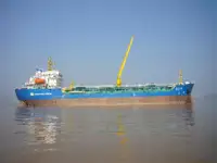 Naftas / Ķīmisko vielu tankkuģis pārdod