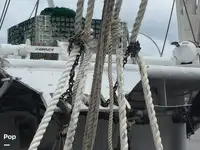 Trallers pārdod