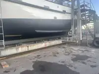 Trallers pārdod
