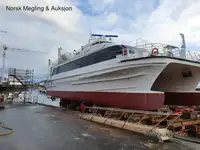 Katamarāns pārdod