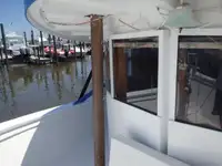Trallers pārdod