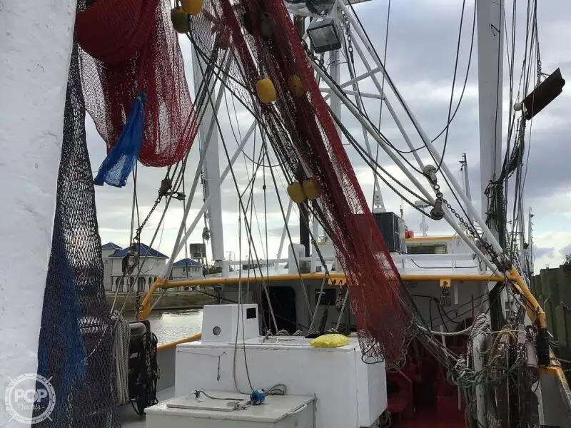 Trallers pārdod