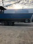 Trallers pārdod