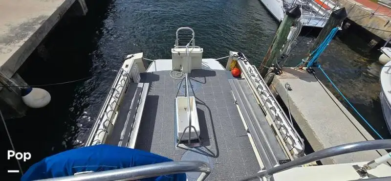 Niršanas atbalsta kuģis pārdod