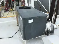Trallers pārdod