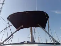 Niršanas atbalsta kuģis pārdod