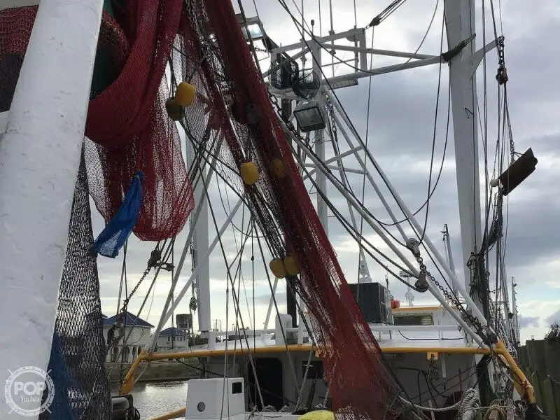 Trallers pārdod