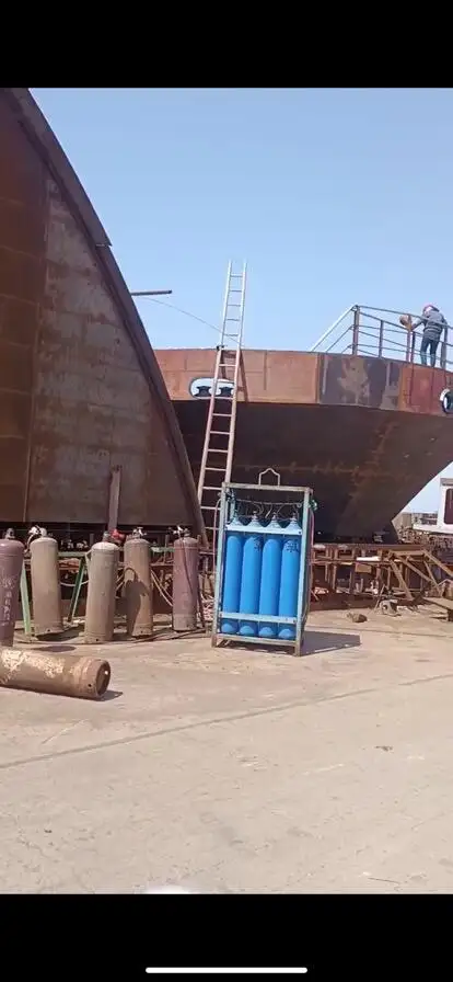 Naftas / Ķīmisko vielu tankkuģis pārdod
