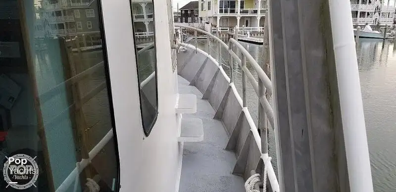 Trallers pārdod