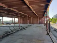 Pontons pārdod