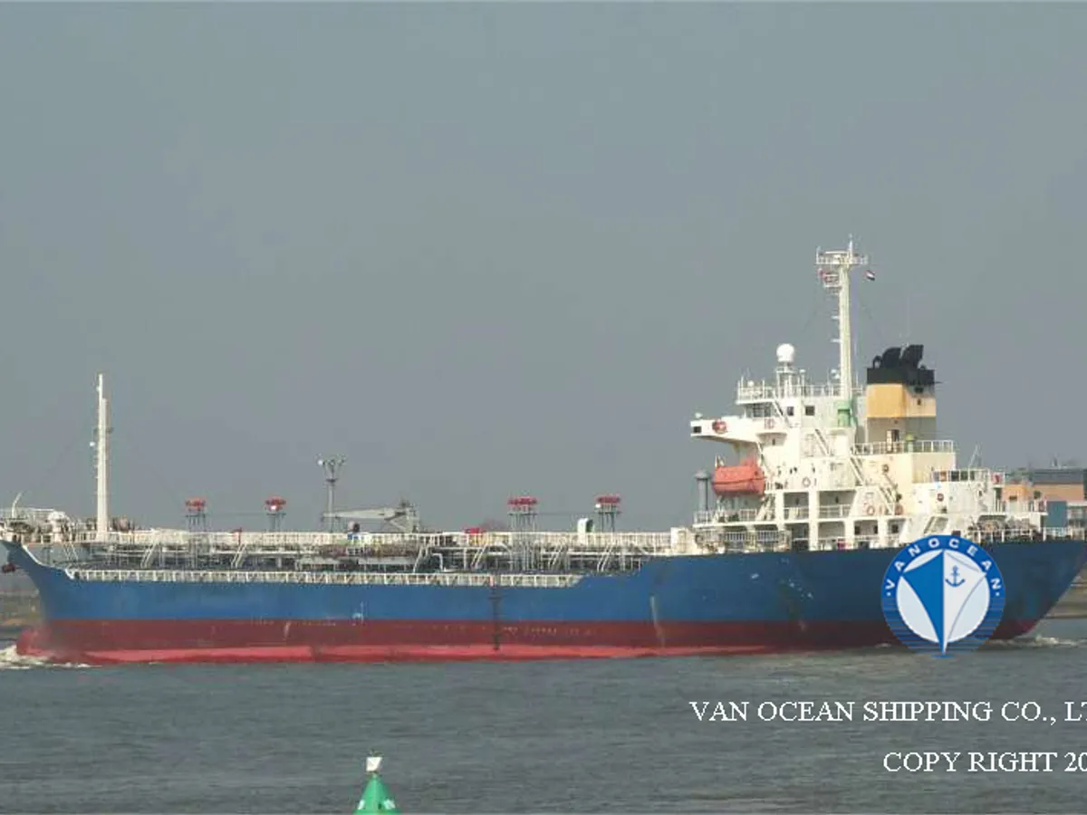 Naftas / Ķīmisko vielu tankkuģis pārdod