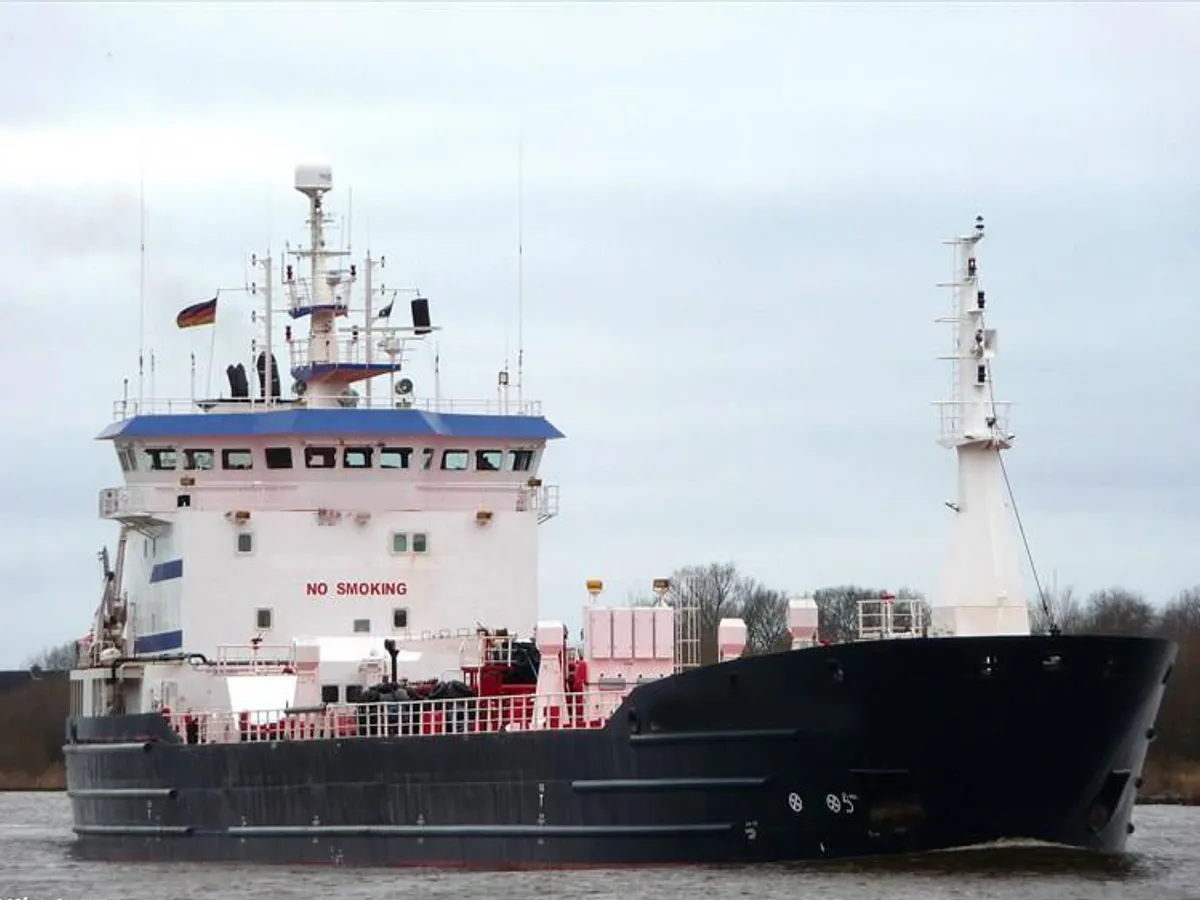 Naftas / Ķīmisko vielu tankkuģis pārdod