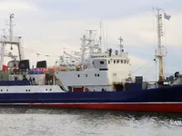 Trallers pārdod