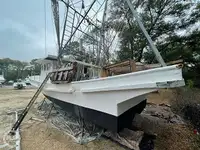 Trallers pārdod