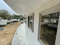 Trallers pārdod