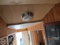 Trallers pārdod