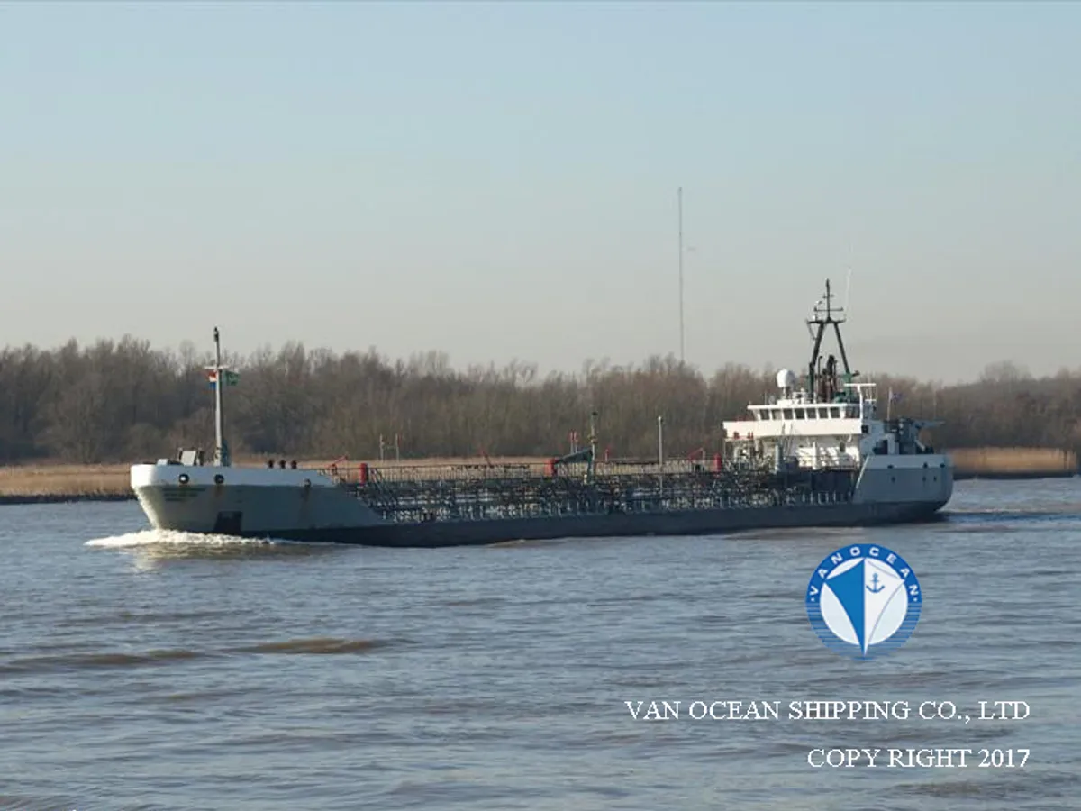 Naftas / Ķīmisko vielu tankkuģis pārdod