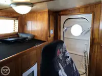 Trallers pārdod
