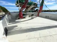 Trallers pārdod