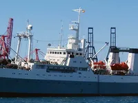 Trallers pārdod
