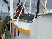 Trallers pārdod