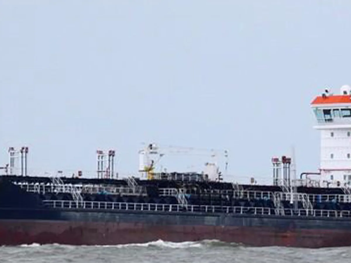 Naftas / Ķīmisko vielu tankkuģis pārdod