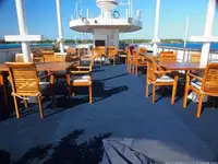 Niršanas atbalsta kuģis pārdod