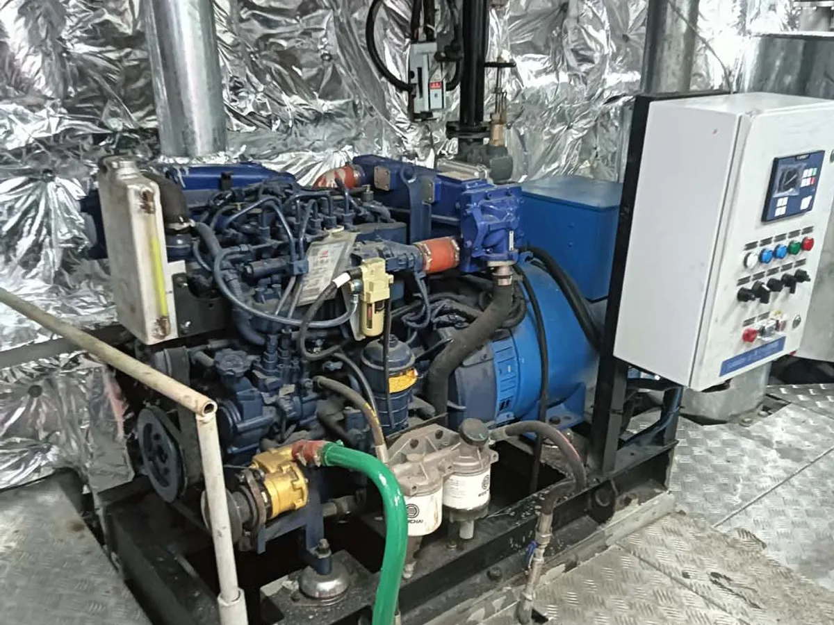 Katamarāns pārdod