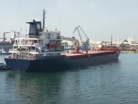 Mazs kravas kuģis pārdod