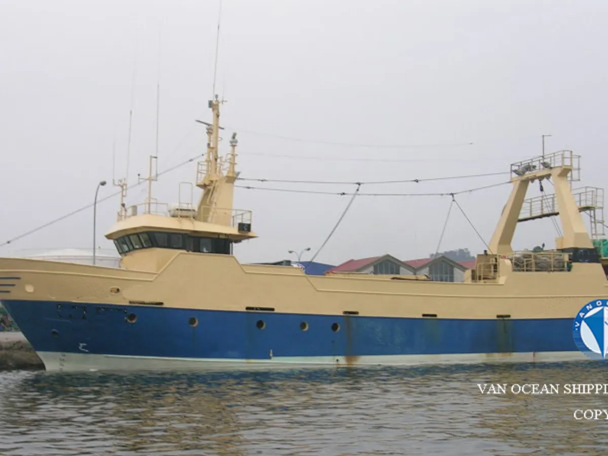 Trallers pārdod