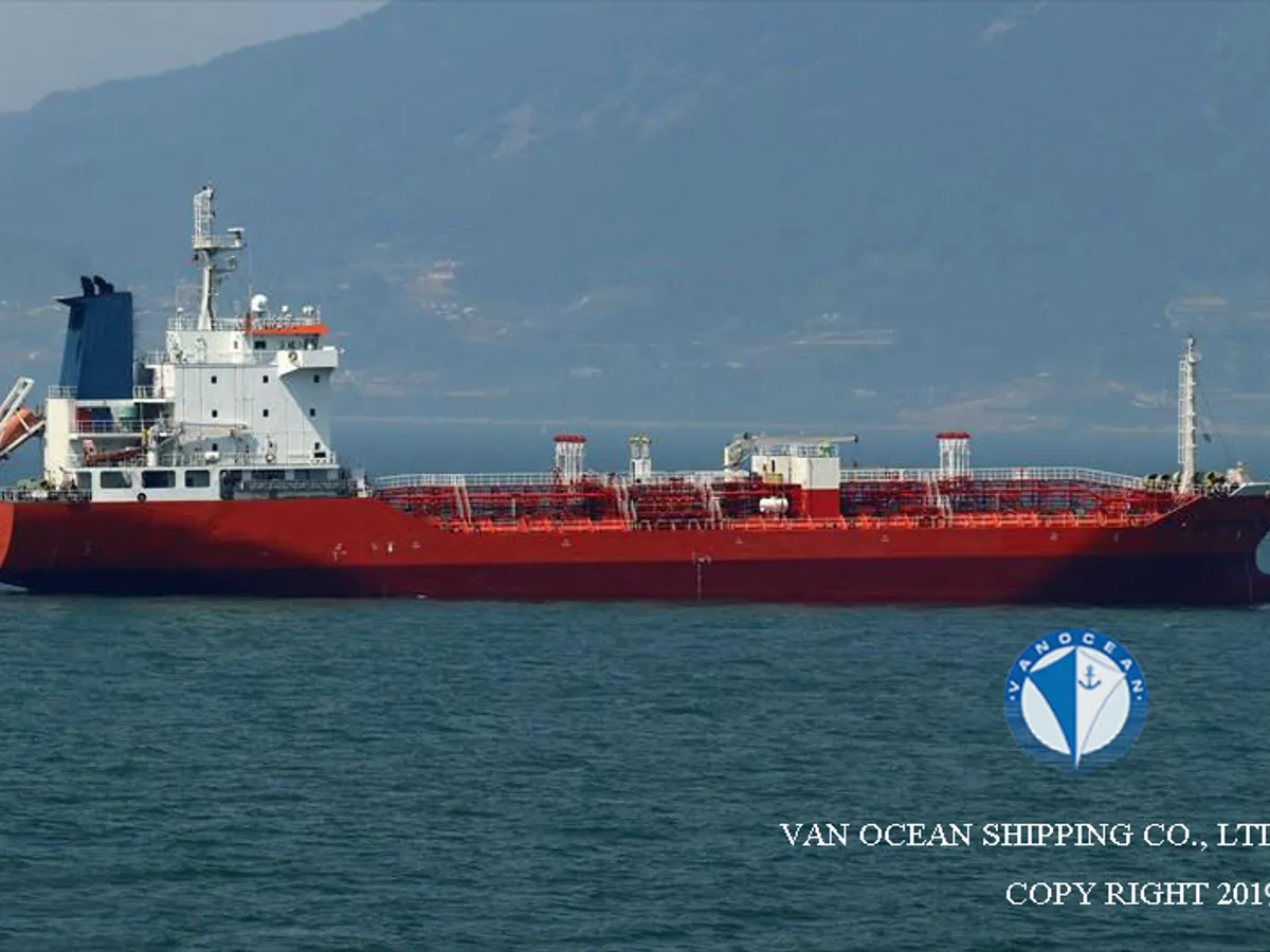 Naftas / Ķīmisko vielu tankkuģis pārdod