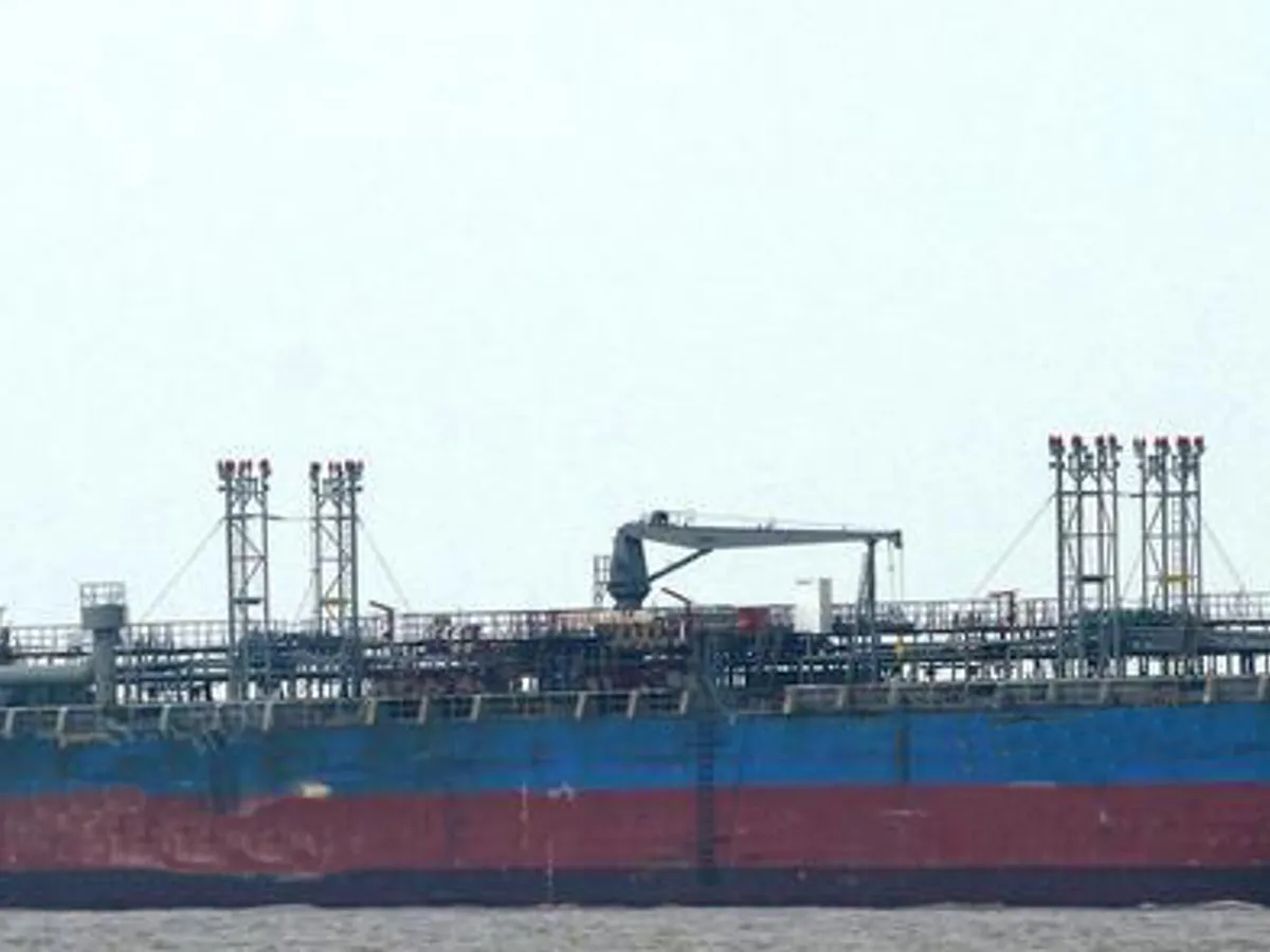 Naftas / Ķīmisko vielu tankkuģis pārdod