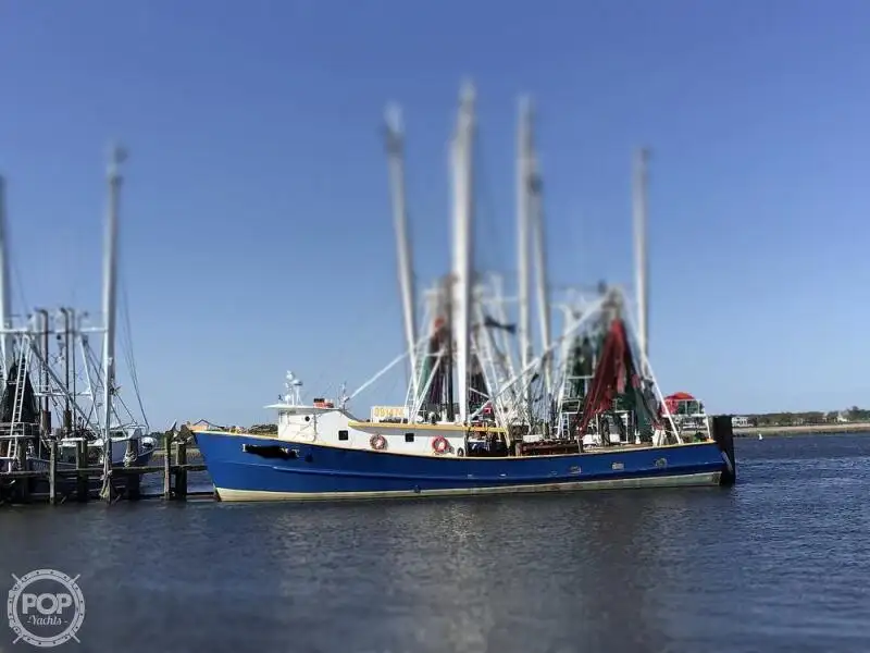 Trallers pārdod