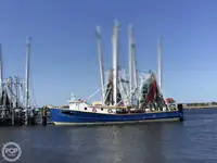 Trallers pārdod